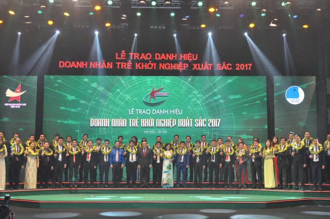 Lễ trao danh hiệu doanh nhân trẻ khởi nghiệp xuất sắc năm 2017 được tổ chức long trọng tại Nhà hát Âu Cơ vào tối ngày 19/05.