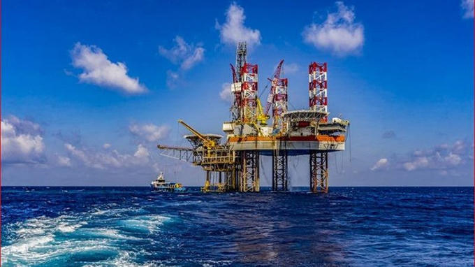 Thăm dò dầu khí phải tiến hành trong thời gian dài, ở độ sâu hàng trăm mét nước biển