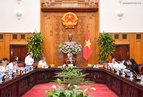 Thủ tướng làm việc về việc di dời dân cư khỏi di tích Kinh thành Huế. Ảnh: VGP/Quang Hiếu