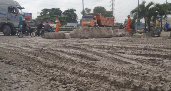 Lớp bùn dày đặc.
