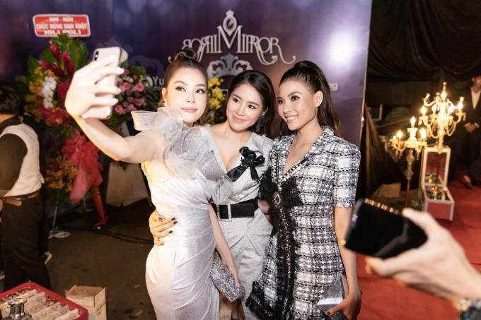 Vợ chồng Lê Phương tình tứ tham dự sự kiện mới