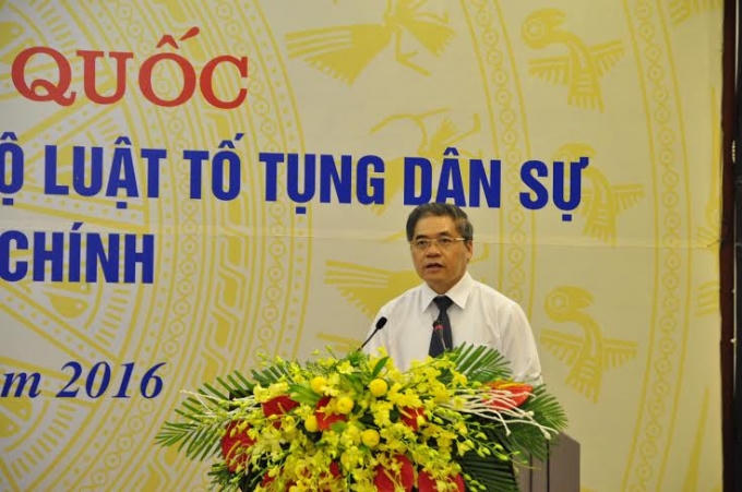 Thứ trưởng Bộ Tư pháp Đinh Trung Tụng phát biểu tại hội nghị.