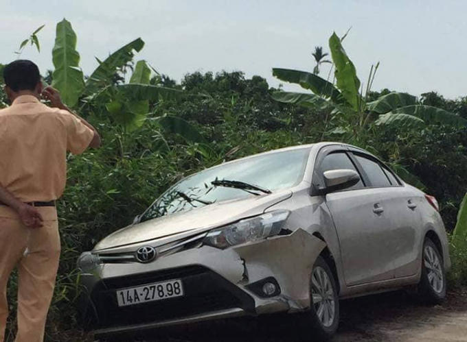 Chiếc xe taxi bị đối tượng cướp.