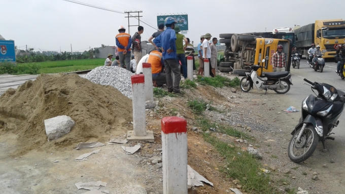 Theo người dân cho biết, đoạn đường này luôn được sửa chữa, gây ảnh hưởng không nhỏ tới giao thông.