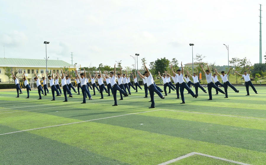 Luyện tập đồng diễn thể dục, võ tay không
