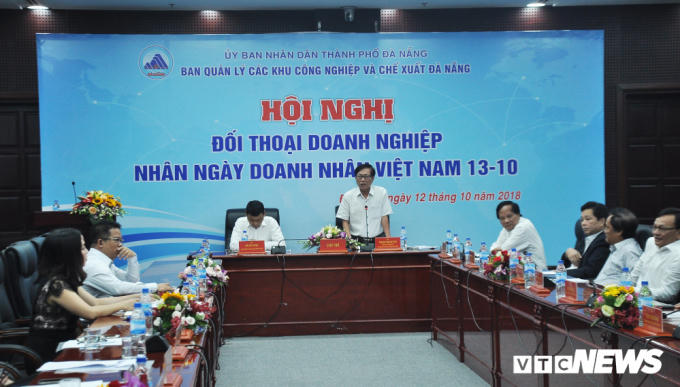 Ông Phạm Việt Hùng, Trưởng Ban quản lý các KCN và chế xuất Đà Nẵng giải đáp thắc mắc của doanh nghiệp.