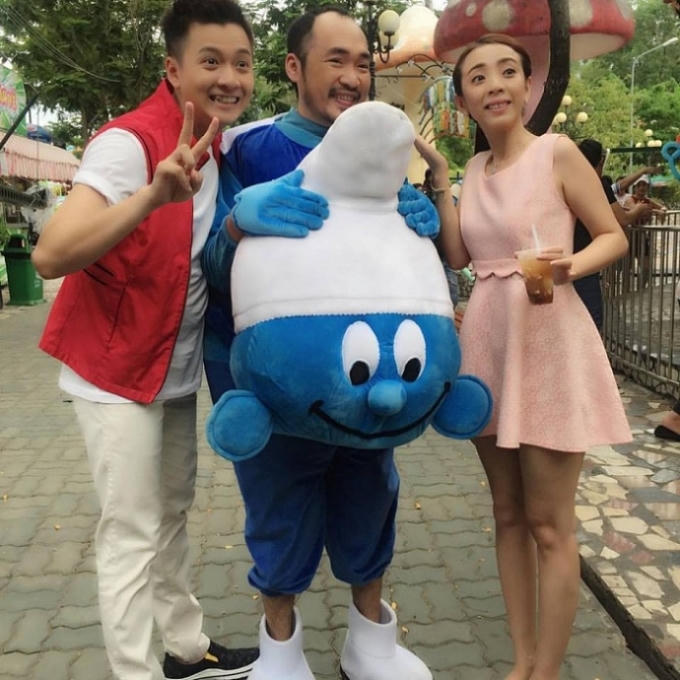 Tiến Luật, Thu Trang và Ngô Kiến Huy cùng tham gia một sự kiện ngoài trời cho thiếu nhi. Thu Trang dí dỏm: "Bộ tam sên".