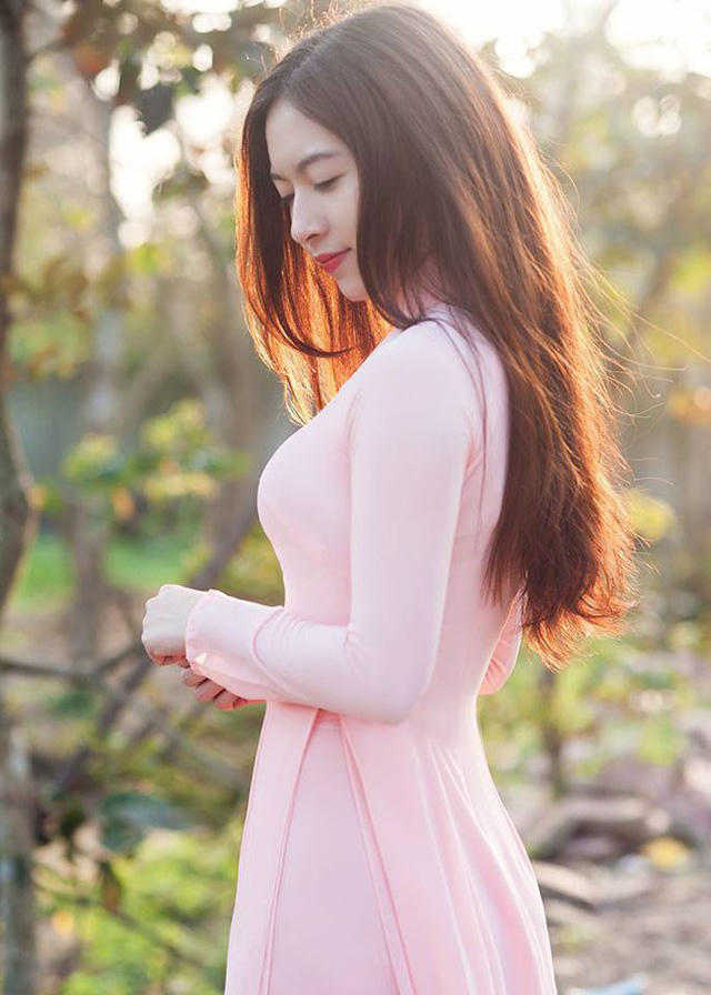 Cách đây không lâu, Minh Phương cũng được báo chí nhắc đến với bộ ảnh đẹp như mơ trên những cung đường.