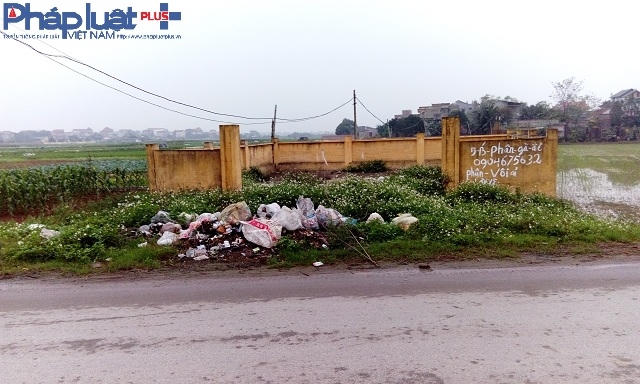 Xã có bãi rác cũng như không.