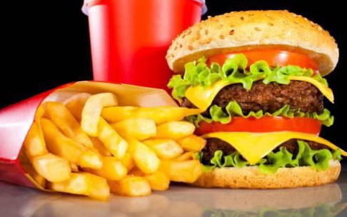 Thiếu nữ ăn nhiều chất béo có nguy cơ ung thư vú.