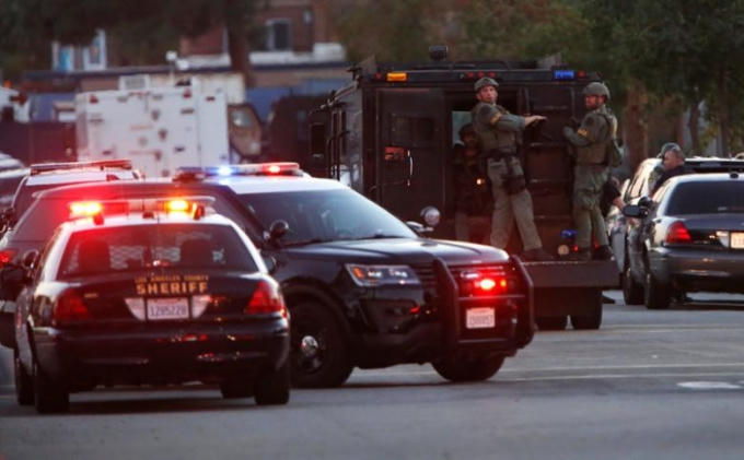 Cảnh sát Mỹ phong tỏa điểm bỏ phiếu ở thành phố Azusa, bang California. (Ảnh: Reuters)