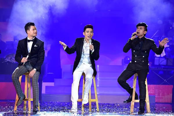 Quang Hà nắm tay Phương Thanh và Siu Black lại gần nhau trong Live Concert