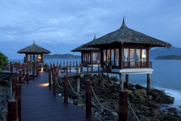 Quang cảnh một khách sạn gần biển cực đẹp.