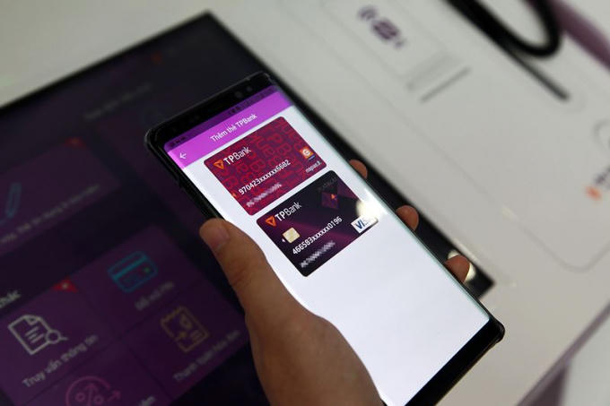 Để rút tiền bằng QR Code trên máy ATM, LiveBank, khách hàng cần nhúng tài khoản thẻ vào ứng dụng QuickPay.