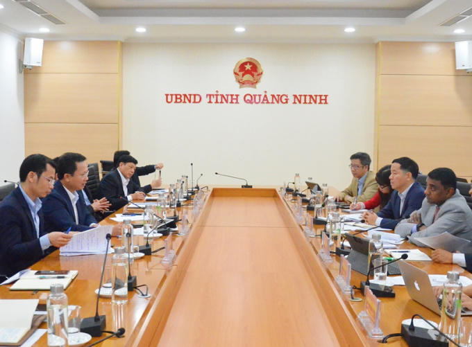 Quang cảnh buổi làm việc