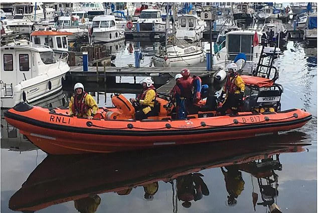 Mặc dù vậy, nhân viên cứu hộ vẫn chạy xuồng ra vớt quả bóng bay Người Nhện để tránh những cuộc gọi cứu hộ nhầm lẫn tiếp theo.