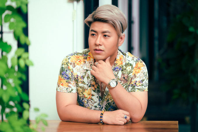 Akira Phan cho biết anh trải qua nhiều khủng hoảng, áp lực từ tiền bạc đến tinh thần trong cuộc sống cá nhân suốt khoảng thời gian vắng bóng. Ảnh: Bá Ngọc.