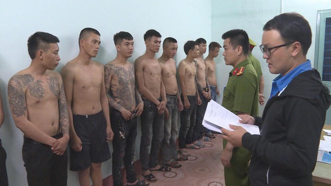 Các đối tượng cho vay nặng lãi bị Công an tỉnh Đắk Lắk tạm giữ. (Ảnh: Công an cung cấp).