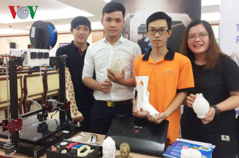 Nhóm chế tạo máy in 3D và những sản phẩm hữu ích