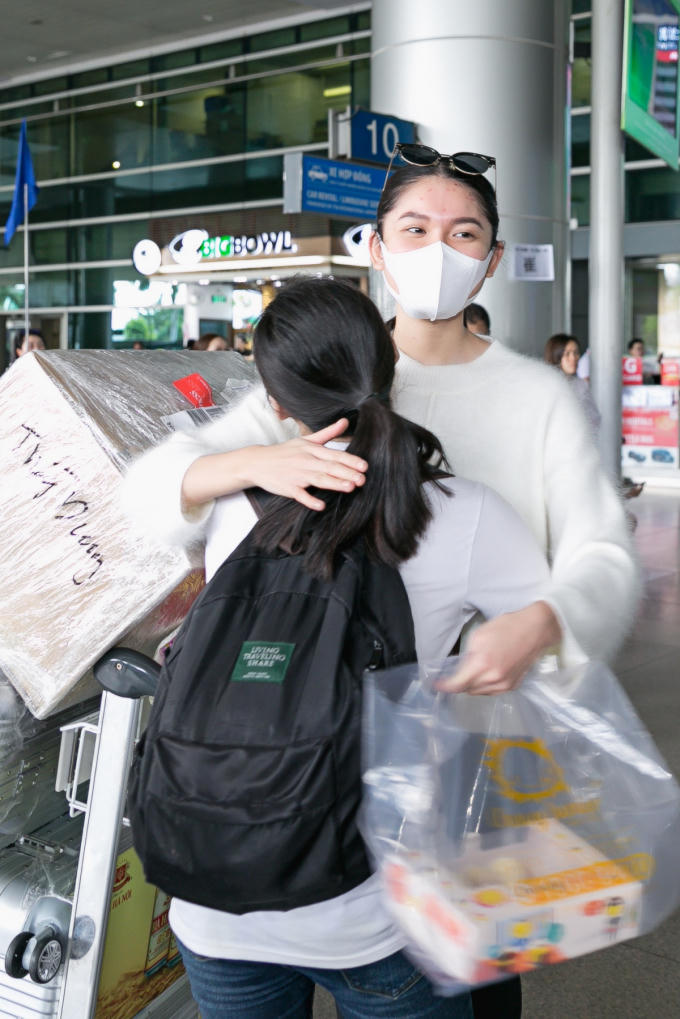 Á hậu Thuỳ Dung âm thầm về nước sau chinh chiến Miss International