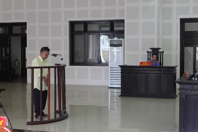 Bị cáo Nguyễn Lâm trước vành móng ngựa. (Ảnh: báo Gia đình và xã hội)
