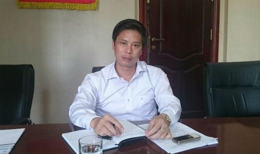 Ông Nguyễn Trung Dũng - Phó TGĐ Công ty Cổ phần XDCT 507 trao đổi sự việc với phóng viên.