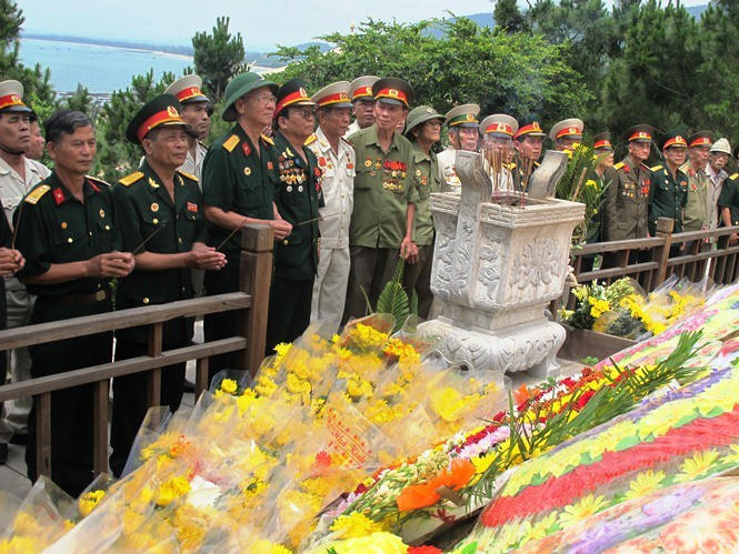 Từ ngày Đại tướng Võ Nguyên Giáp về yên nghỉ tại Vũng Chùa – Đảo Yến, đã có khoảng hơn 6 triệu lượt người đến viếng.