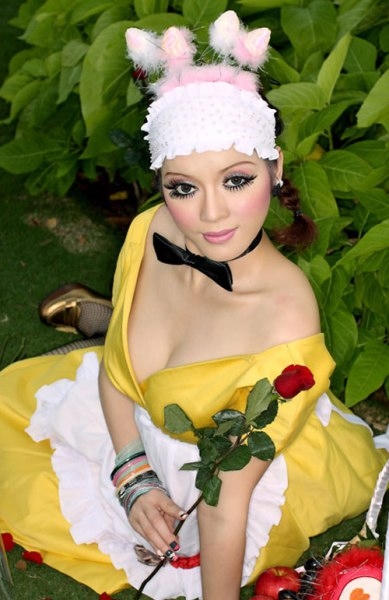 Cô luôn thích hóa thân vào những nhân vật như búp bê, công chúa nhưng có vẻ không thành công.