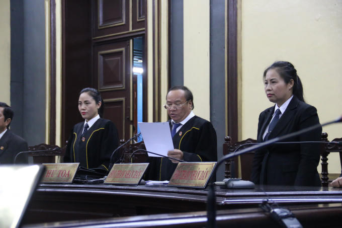 Hội đồng xét xử tuyên bố trả lại hồ sơ điều tra lại, Phương Nga được tại ngoại.