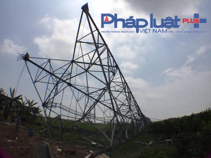 Nhìn 4 chân của câu cột điện chổng gọng lên trời, khiến cho nhiều người hình dung ra những điều ít ai khẳng định.