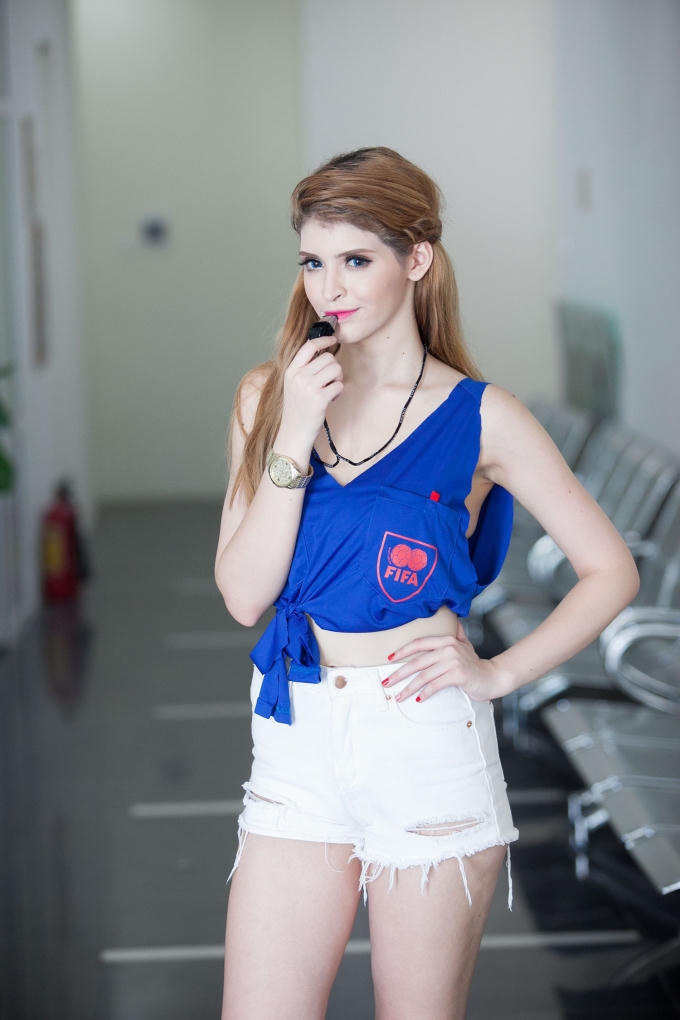 Đến với chương trình Nóng cùng Euro, Andrea khẳng định sẽ làm tốt vai trò MC của mình, và cô cũng sẽ cổ vũ hết mình cho đội nhà Tây Ban Nha, đồng thời nuôi hy vọng năm nay Tây Ban Nha sẽ dành chức vô địch.