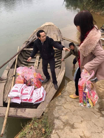Trong một chuyến làm công tác từ thiện.