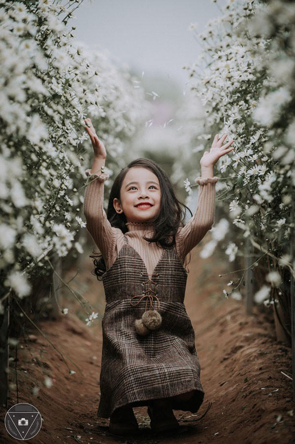 "Tiểu Chi Pu" cứ chụp bộ nào là bộ đấy gây "sốt" cộng đồng mạng.