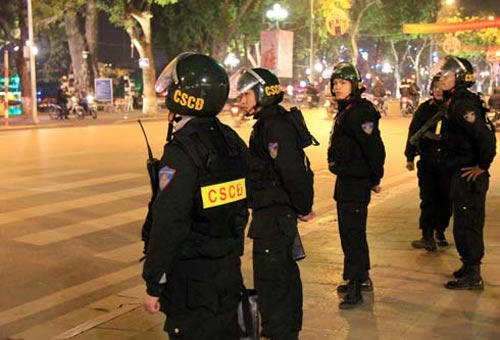 Tôi đang lưu thông trên đường thì bị cảnh sát cơ động yêu cầu kiểm tra giấy tờ xe. (Ảnh minh họa).