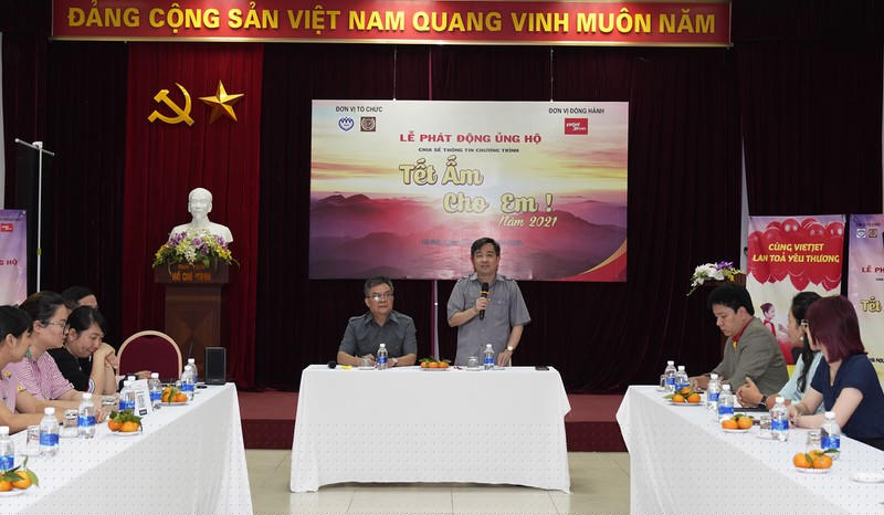 Đại diện Hội Bảo vệ quyền trẻ em phát động chương trình Tết ấm cho em 2021 (ảnh: Hữu Tài).