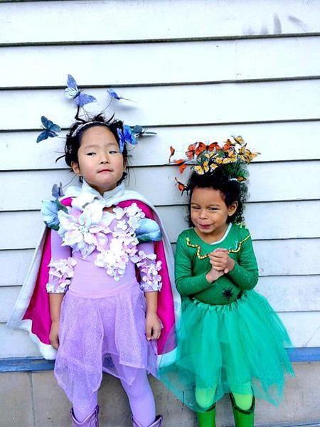 Hồi năm 2015, hai cô con gái của Katherine Heigl đã “đốn gục” rất nhiều khán giả với bộ cánh ngập tràn hoa lá và ong bướm.