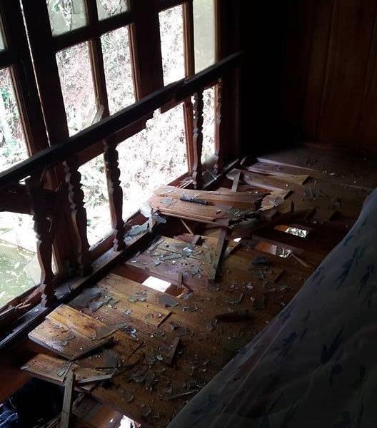 Một ngôi nhà bị ảnh hưởng trong vụ việc.