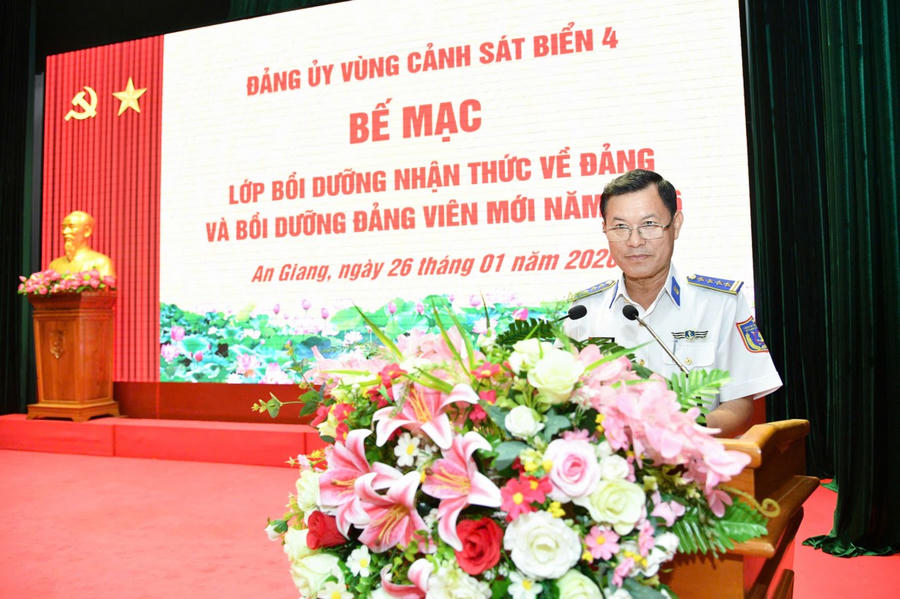 Đại tá Nguyễn Thái Dương - Ủy viên Ban Thường vụ Đảng ủy, Phó Chính ủy Bộ Tư lệnh Vùng Cảnh sát biển 4 phát biểu Bế mạc lớp Bồi dưỡng