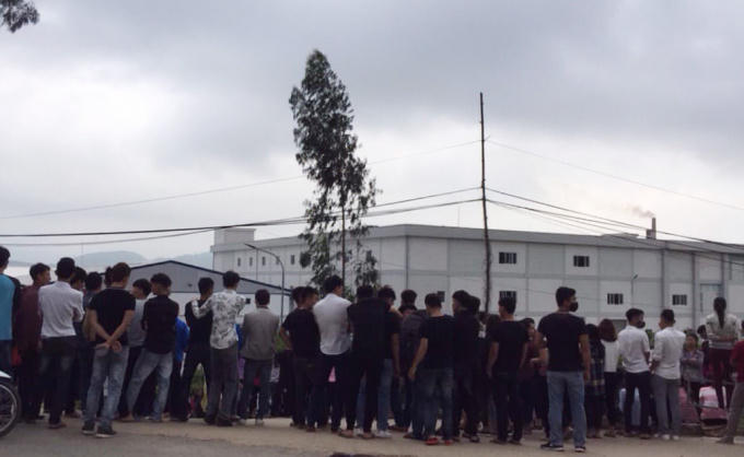 3.800 công nhân Công ty TNHH Ny Hoa Việt đình công phản đối chế độ lương, phục cấp quá thấp.