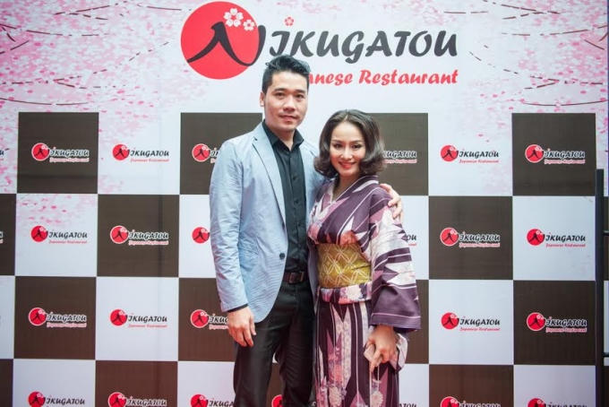 Ca sĩ Tuấn Hiệp chúc mừng Thu Phượng.