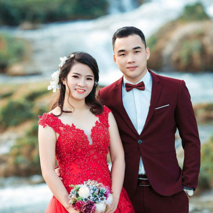 Chủ nhân của những bức ảnh cưới là Lưu Văn Toàn (công tác tại UBND xã Đoài Côn, huyện Trùng Khánh, tỉnh Cao Bằng) và Nguyễn Thị Thu (cán bộ UBND xã Thông Huề, Trùng Khánh).