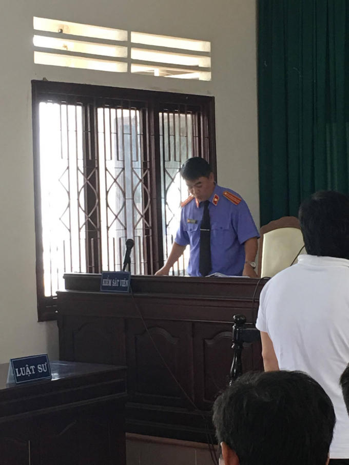 Đại diện VKS huyện Bảo Lâm tại phiên tòa ngày 27/9/2017.