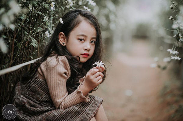 Mỗi một biểu cảm, Bảo Vy đều hút hồn người nhìn theo cách khác nhau.