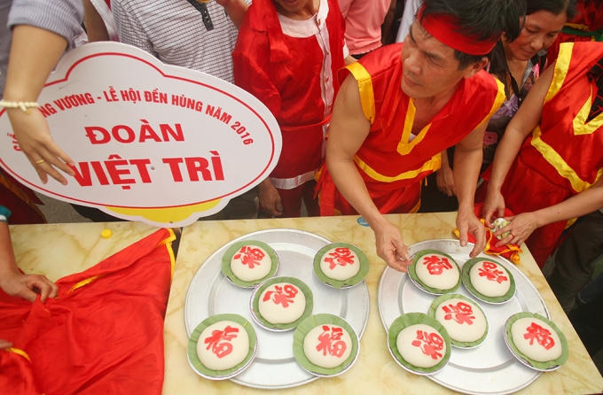 Rộn ràng hội thi gói, nấu bánh chưng bánh giầy