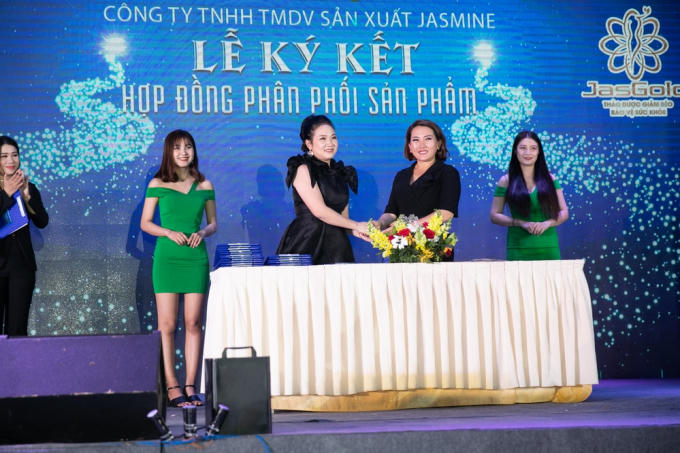 Đan Trường hội ngộ Cẩm Ly, song ca ăn ý trên sân khấu