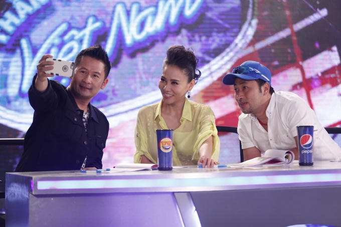 Vietnam Idol: Thu Minh ngẫu hứng hướng dẫn thí sinh biểu cảm sexy thể hiện hit của Hồ Ngọc Hà