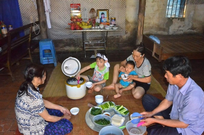 Bắc Giang: Xé ruột cảnh 2 cháu bé trong chưa đầy nửa năm trời mồ côi cả cha lẫn mẹ