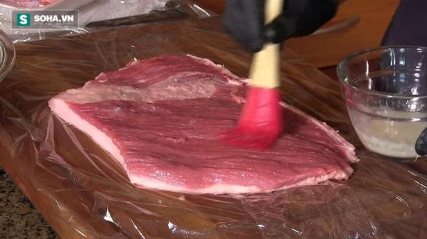 Bóc mẽ chiêu thức làm thịt bít tết từ những miếng thịt vụn