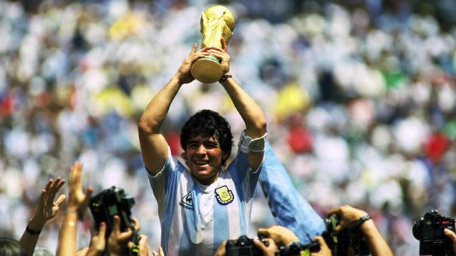 Thật ra, Maradona trên thế giới chỉ có một. Kể từ khi huyền thoại này qua đời vào tuần trước, thế giới này sẽ không bao giờ còn Maradona bằng xương bằng thịt nào nữa. Tuy nhiên, tài năng của Maradona khiến bất cứ cầu thủ nào cũng có khát vọng vươn đến trong suốt sự nghiệp sân cỏ của mình.