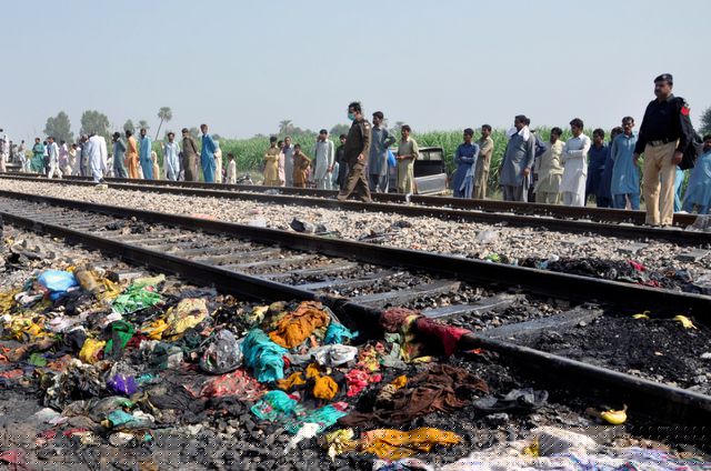 Các vụ tai nạn tàu hỏa xảy ra khá thường xuyên ở Pakistan, nơi mà đường sắt và phương tiện đã xuống cấp trầm trọng trong thời gian qua Hồi tháng 7, ít nhất 23 người đã chết khi chiếc tàu chở khách đâm phải một con tàu chở hàng tại Punjab. (Ảnh: Reuters)